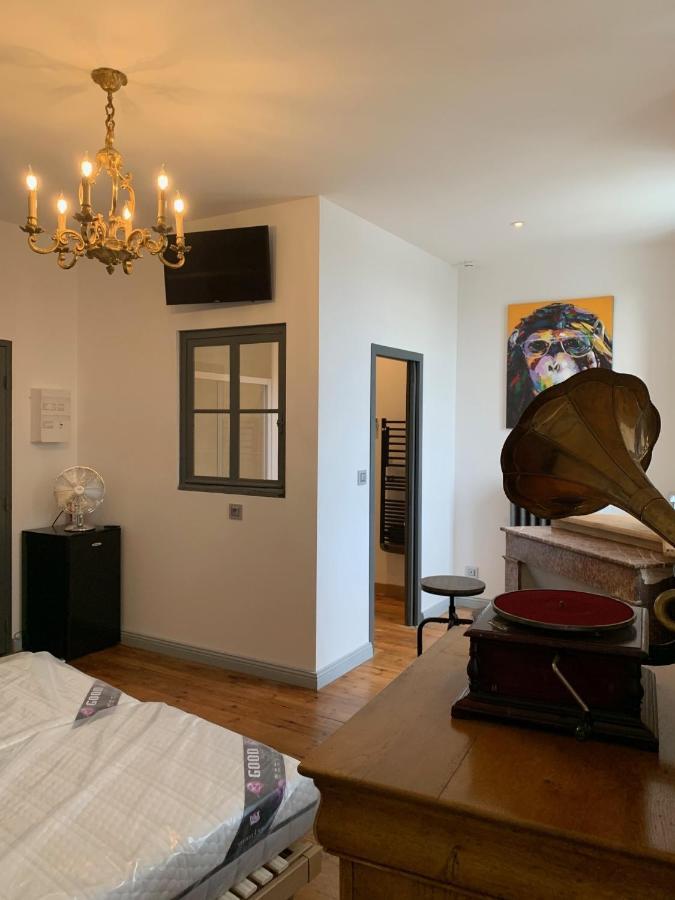 Chambre Balcon Пон Экстерьер фото